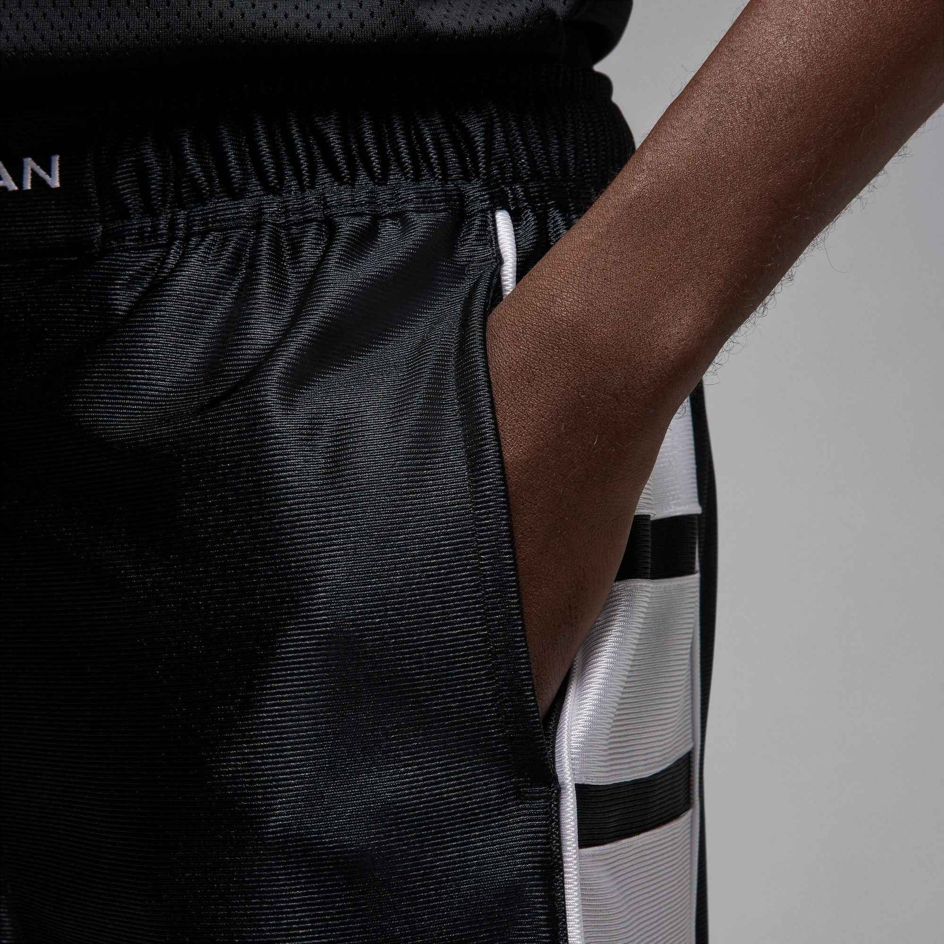 M Jordan Brooklyn Cat Scratch HV0560-011
