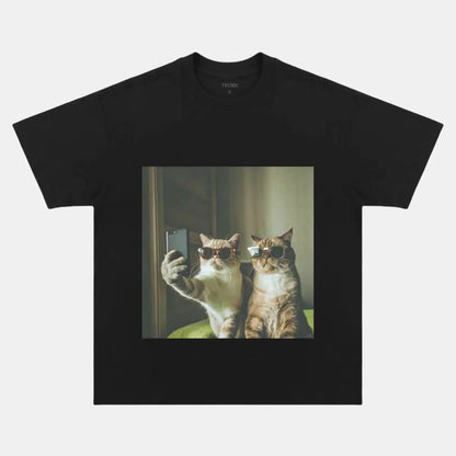 SELFIE CAT T-SHIRT